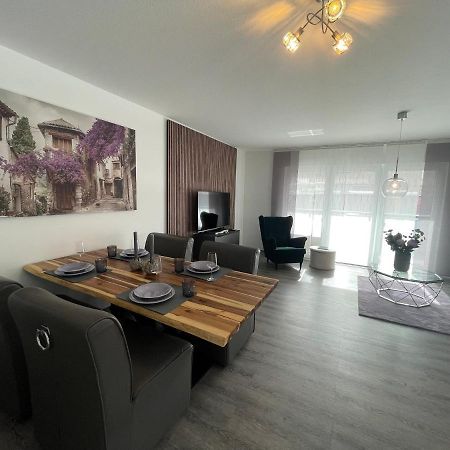 Exklusive Wohnung Zentral Mit Grossem Balkon ロースハイム エクステリア 写真