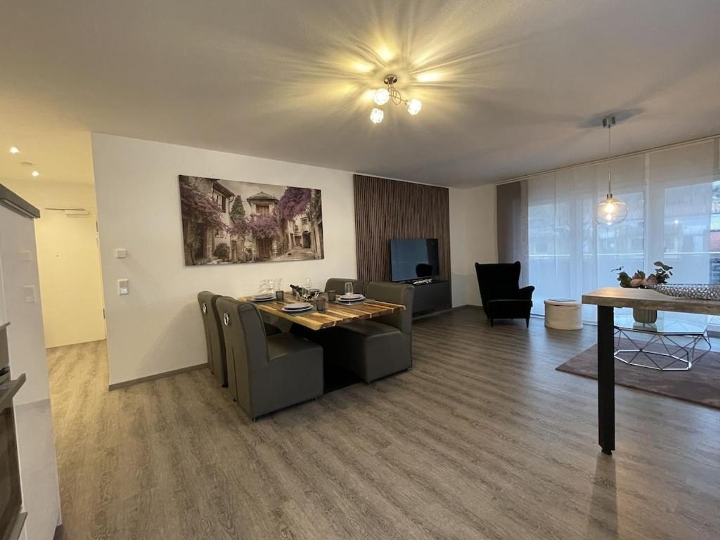 Exklusive Wohnung Zentral Mit Grossem Balkon ロースハイム エクステリア 写真