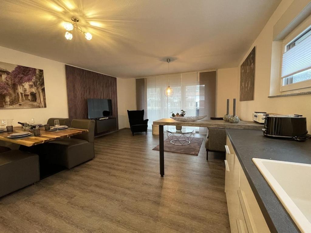Exklusive Wohnung Zentral Mit Grossem Balkon ロースハイム エクステリア 写真